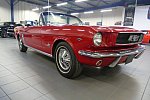 FORD MUSTANG I (1964-73) cabriolet Rouge