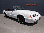 FORD MUSTANG III (1979 - 1986) V6 2.8l cabriolet Blanc